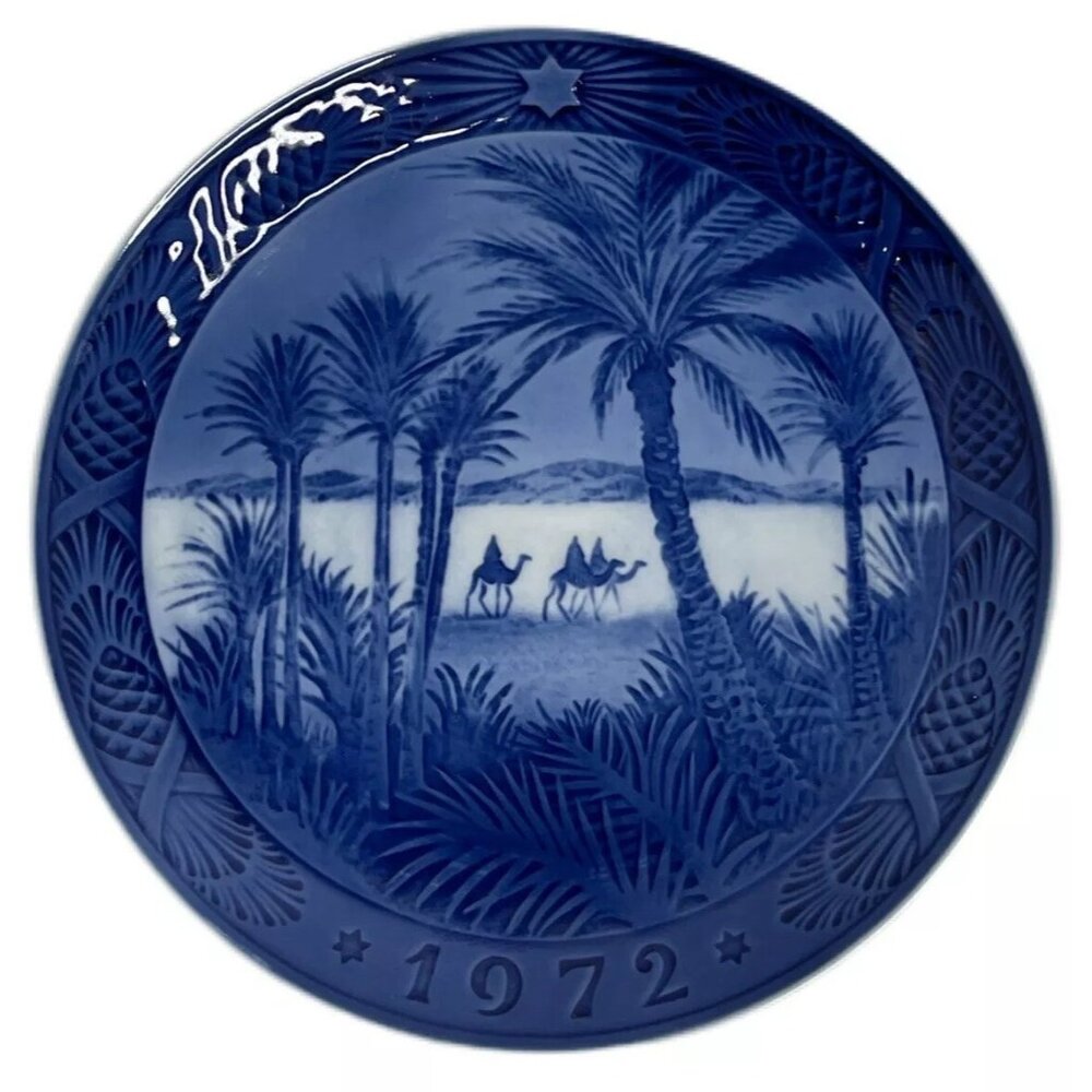Vintage Royal Copenhagen 1972 "in the Desert" christmas plate.